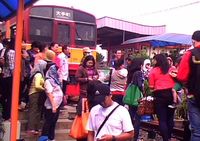Protes Kenaikan Tarif, Penumpang Hadang KRL
