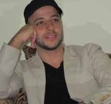 Maher Zain Pilih Masjid Ampel Muncul dalam Multimedia Set Panggung