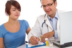 Tulisan Cakar Ayam Dokter Bikin Pasien Tak Semangat