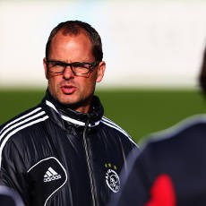 De Boer: Ajax Bisa Taklukkan Los Blancos