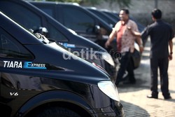 Bos Taksi Express: Taksi Mewah Kami Tak Pakai BBM Premium