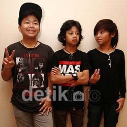 Tampil Bertiga, Coboy Junior Tetap Kompak