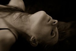 Kenapa Orang Bisa Merasa Bercinta dengan Arwah?