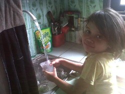 Anak2 dan Suamiku Meringankan Pekerjaanku