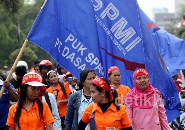 Buruh Sambangi DPRD Kota Bekasi