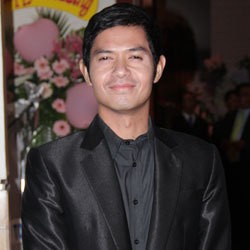 Dude Herlino Tak Takut Dicap Playboy