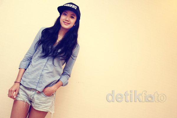 Gaya Santai Widi Vierra