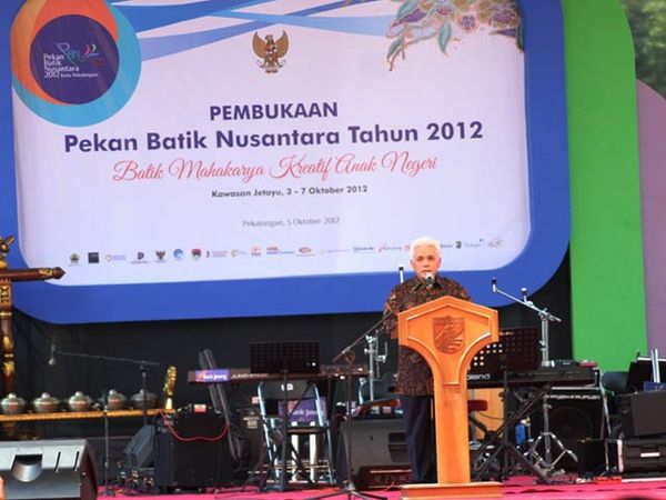 Hatta Buka Pekan Batik Nusantara