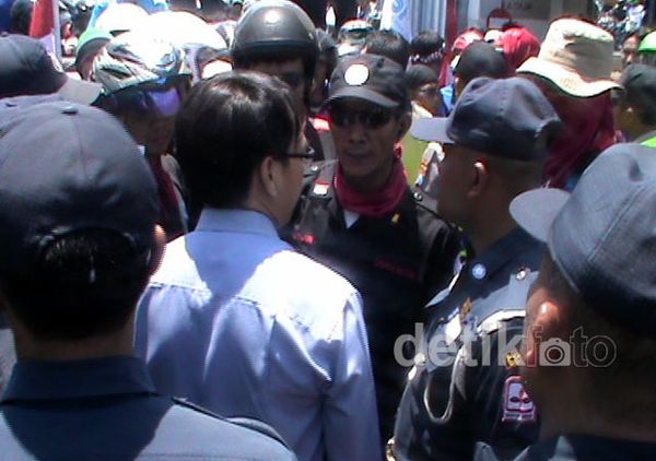 Buruh Lakukan Sweeping ke Pabrik-pabrik