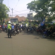 Ratusan Buruh Mulai Bergerak Menuju Gedung Sate