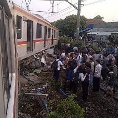 Penumpang KRL Anjlok: Kereta Terasa Lompat-lompat