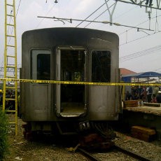 Sebelum KRL Anjlok, Penumpang Berjatuhan Karena Hentakan Keras