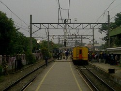 Jalur KRL ke Bogor Kembali Normal, Calon Penumpang Berebut Naik