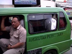 Hujan dan Macet, Penumpang KRL Kesulitan Cari Angkot Gratis dari PT KAI