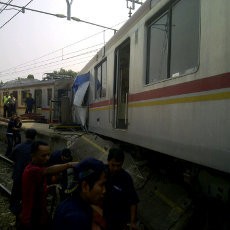 Terobos Peron, KRL Jurusan Bogor-Jakarta Kota Rusak Parah