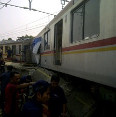 KAI: KRL Anjlok karena Rel Gompal, Tak Ada Korban