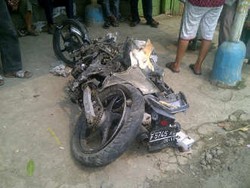  Ini Bangkai Motor Minerva yang Ditabrak Kereta di Cilebut