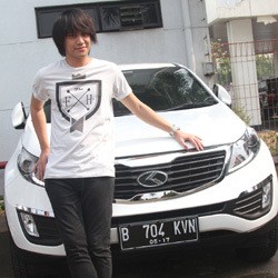 Kevin Aprilio dan Mobil Putih Kesayangannya