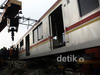Gerbong KRL Anjlok Berhasil Dievakuasi