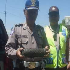 Seorang Pemulung Temukan Pistol dan Mortir di Dasar Kalimas