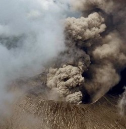 Status Gunung Bromo Dinaikkan Jadi Waspada
