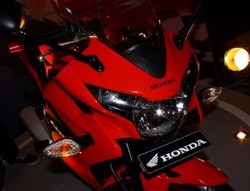 Duel Ninja RR Lawan Honda CBR150R