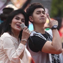 Keakraban Kiki Farel & Mama Dahlia