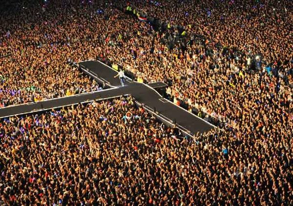 80 Ribu Penggemar Padati Konser Gratis Psy
