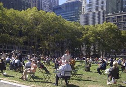 Makan Siang Bareng New Yorkers di Bryant Park