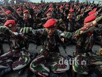 Prajurit Kopasus dan Kostrad Tampil Kompak