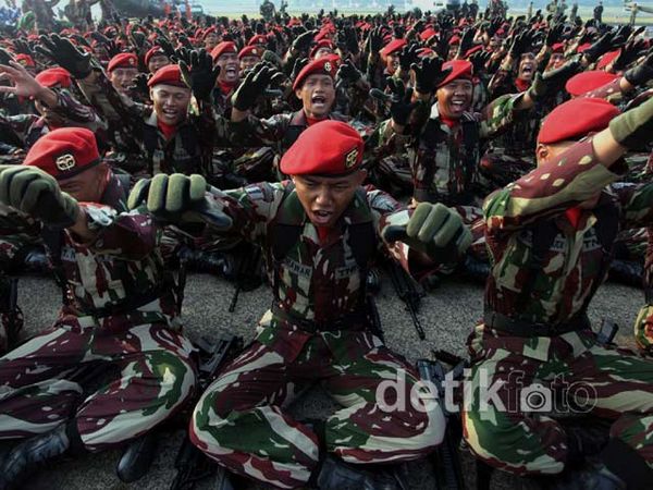 Prajurit Kopasus dan Kostrad Tampil Kompak