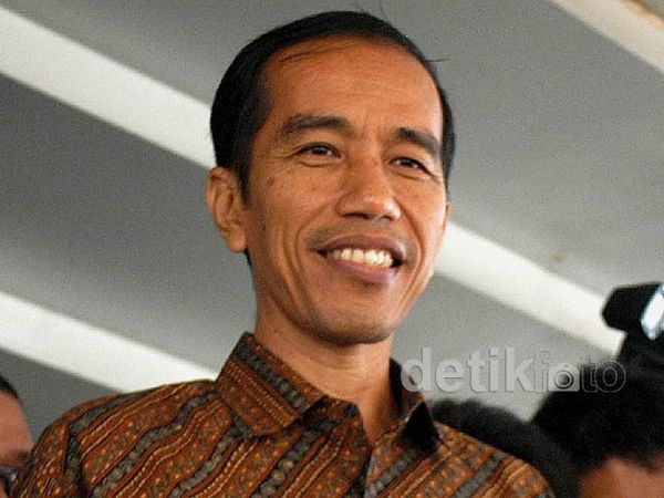 Berbatik, Jokowi Sambangi DPR