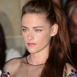 Demi Robert Pattinson, Kristen Stewart Berusaha Tampil Seksi