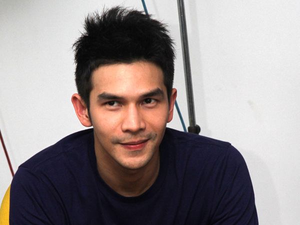 Aih, Gantengnya Jonathan Frizzy