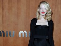 Emma Stone Tampil Elegan & Mempesona