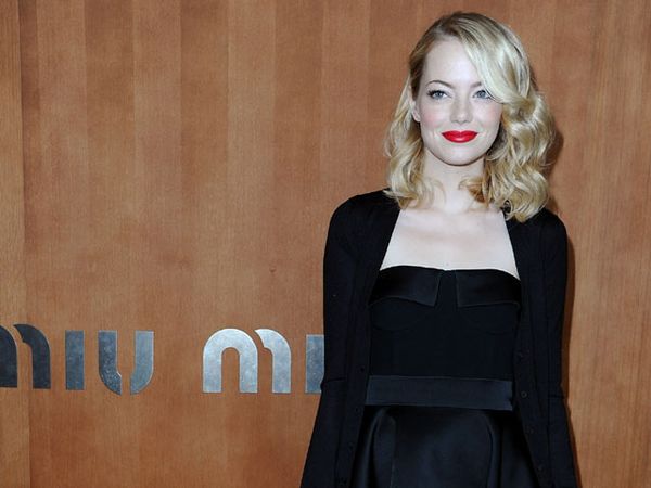 Emma Stone Tampil Elegan & Mempesona