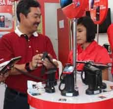 simPATI Dominasi Penjualan Jatim Fair 2012