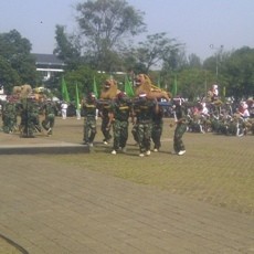 HUT TNI ke-67, Ribuan Anggota TNI Nyanyikan Lagu Happy Birth Day