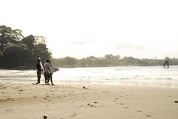 Ingin Berselancar di Akhir Pekan? Datang Saja ke Batu Karas