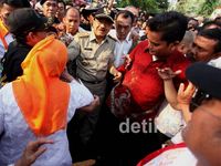Jabatan Berakhir, Foke Diarak Pendukungnya