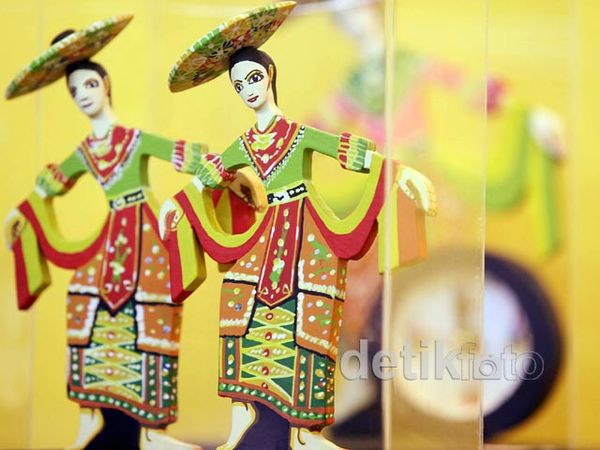 Patung Betawi Lucu Karya Tuna Rungu