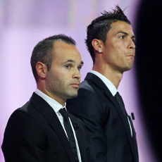 Mourinho: Ronaldo Lebih Baik dari Iniesta