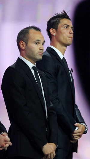 Mourinho: Ronaldo Lebih Baik dari Iniesta