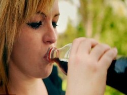 Petugas Kesehatan Ini Minum 6 Liter Soda Setiap Hari!