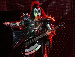 Gene Simmons: KISS Ingin Kolaborasi dengan Lady Gaga