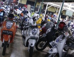 Bos Baru, Muka Lama di Scoodenttial