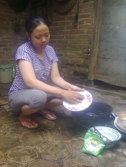 Cuci Piring Tiap Hari, Tak Perlu Khawatir Lagi, Kan Ada Sunlight