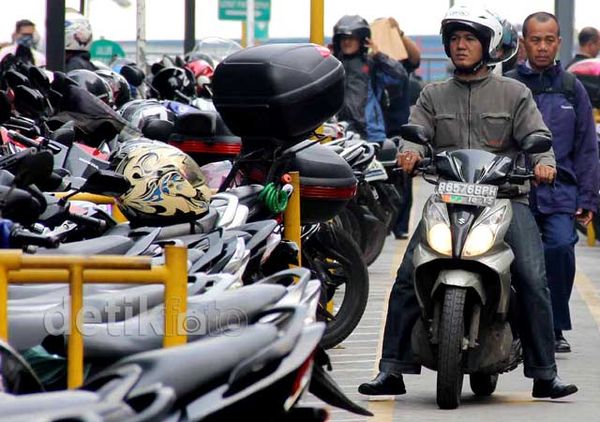 Hari Ini, Tarif Parkir di Jakarta Naik