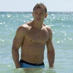 Dilelang, Celana Renang James Bond yang Tak Dicuci Laku Rp 687 Juta