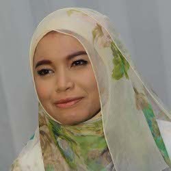 Gelar Pengajian Jelang Naik Haji, Rossa Undang Yoyo